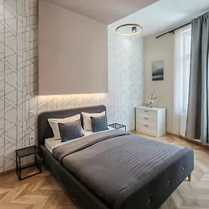 Amora Homes 3 Bedrooms Bright Flat In The Heart Of The -free Parking Need Reservation בודפשט